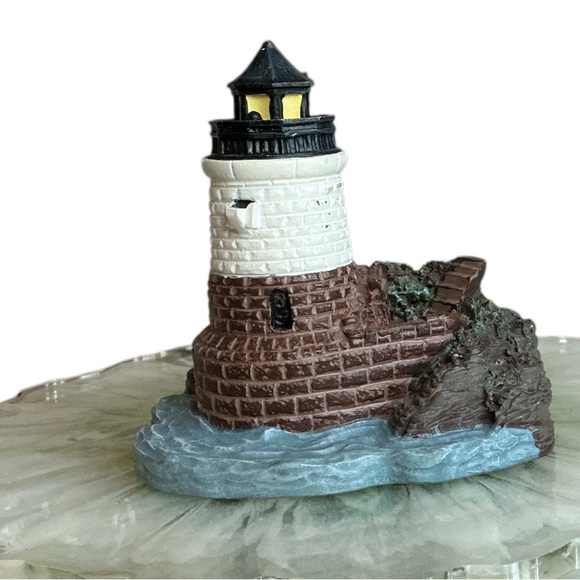 Spoontiques Other - Spoontiques Castle Hill Lighthouse Figurine Beach Decor